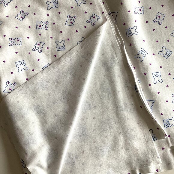 1 Piece of Thin Jersey Stretchy Fabric Material White With Heart & Bunnies - Picture 3 of 3